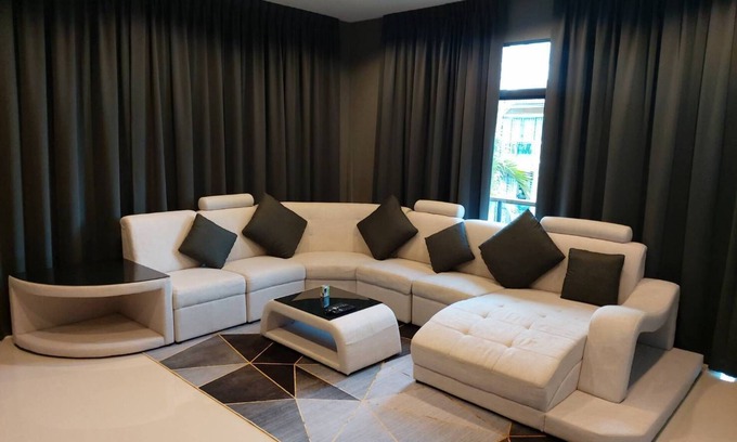 Kathu House | 3 bedroom , 4 bathroom