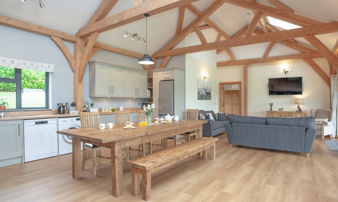 Crediton Cabin | 3 bedroom accommodation in Stockleigh Pomeroy