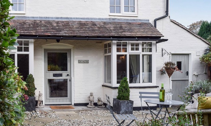 Snitterfield Cottage | 3 bedroom accommodation in Snitterfield, near Stratford-upon-Avon