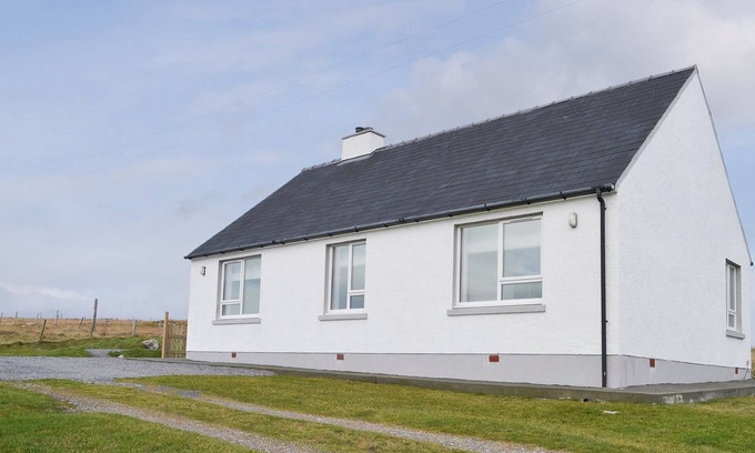Aisgernis Cottage | 3 bedroom accommodation in Near Lochboisdale