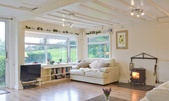 Wall-under-heywood Cottage | 3 bedroom accommodation in Easthope, near Much Wenlock