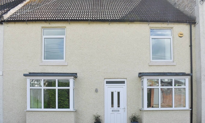Newton Aycliffe Cottage | 3 bedroom accommodation in Aycliffe Village