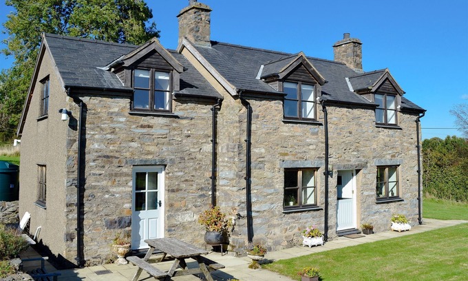 Gwynedd- Snowdonia Cottage | 3 bedroom accommodation in Llanrwst, near Betws-y-Coed