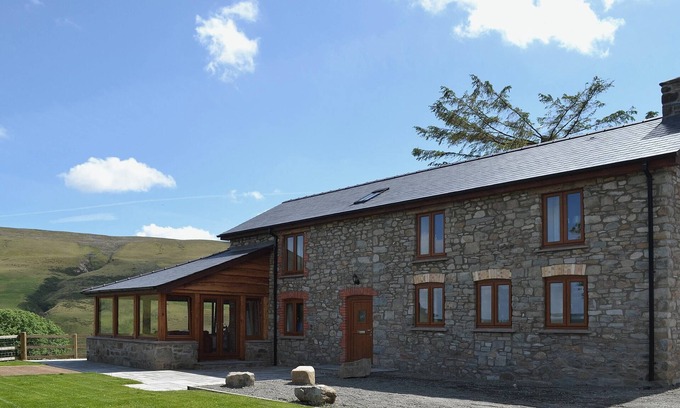 Llanwrthwl Cottage | 3 bedroom accommodation in near Llanwrthwl, Powys