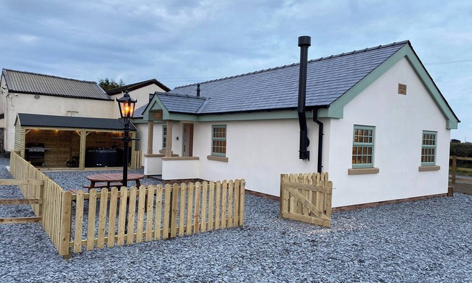 Poulton-le-Fylde Cottage | 3 bedroom accommodation in Stalmine, near Poulton-le-Fylde