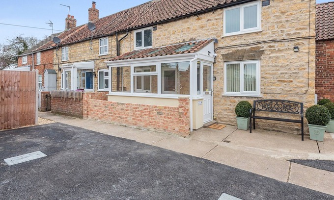 Sturton By Stow Cottage | 3 bedroom accommodation in Ingham, near Lincoln