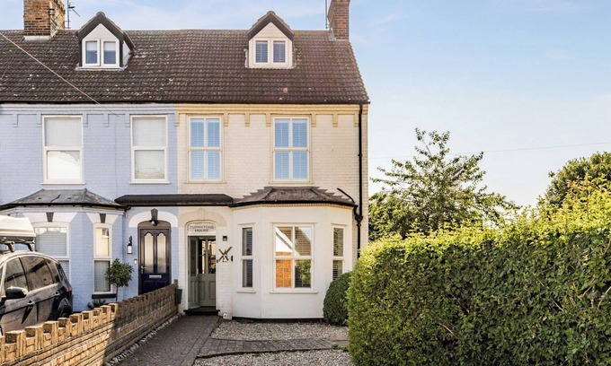 Gorleston-on-Sea Cottage | 3 bedroom accommodation in Gorleston-on-Sea, near Great Yarmouth