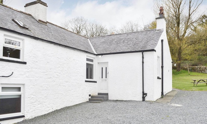 Newton Stewart Cottage | 3 bedroom accommodation in Glenluce, near Stranraer