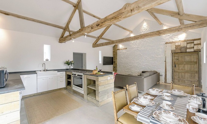 Coed-Y-Paen Cottage | 3 bedroom accommodation in near Llangybi