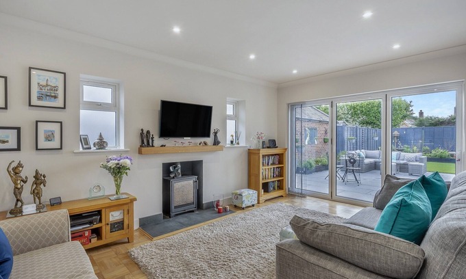 Bournemouth Cottage | 3 bedroom accommodation in Bournemouth