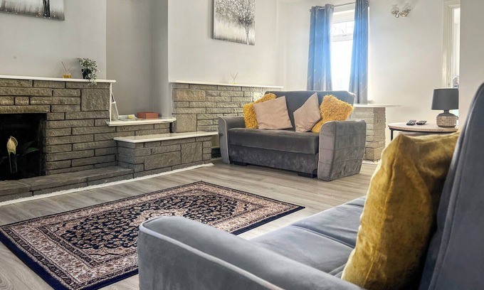 Port Talbot Cottage | 3 bedroom accommodation in Port Talbot, Wales