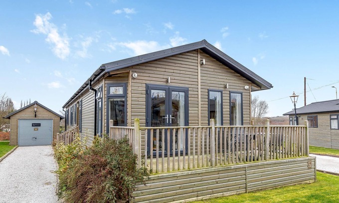 Ashby Woulds Cabin | 3 bedroom accommodation in Overseal, Nr Ashby-de-la-Zouch