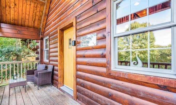 Mansfield Cabin | 3 bedroom accommodation in Edwinstowe