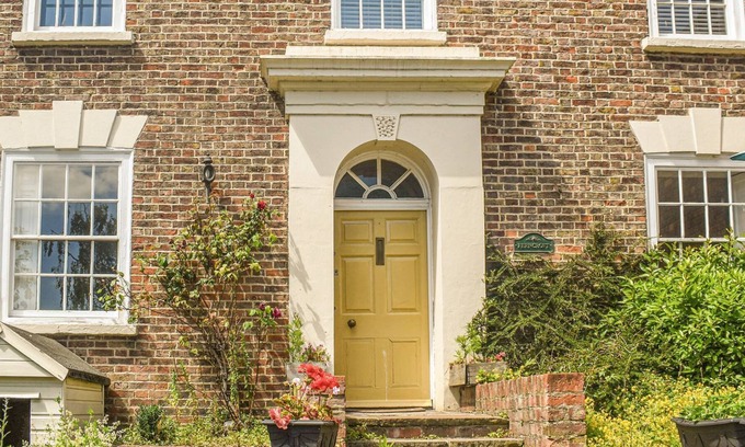 Gloucester Cottage | 3 bedroom accommodation in Gloucester