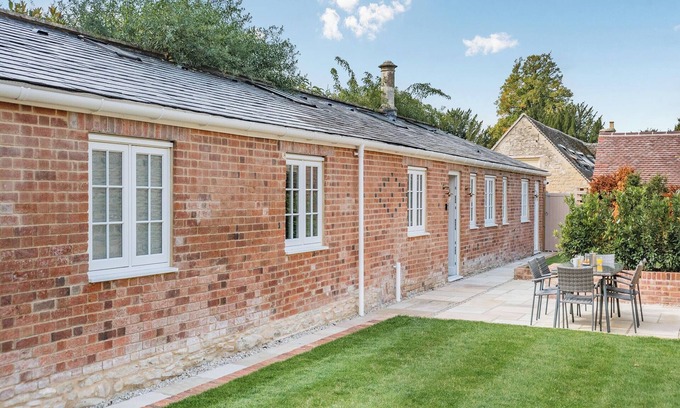Quenington Cottage | 3 bedroom accommodation in Hatherop, near Cirencester
