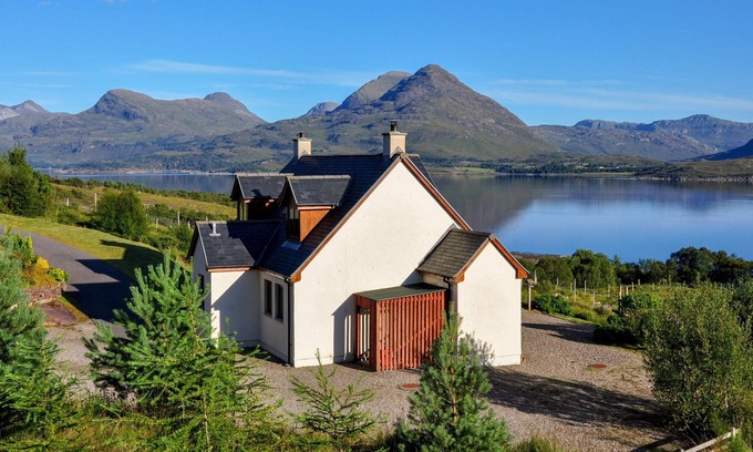 Alligin Cottage | 3 bedroom accommodation in Wester Alligin, near Torridon