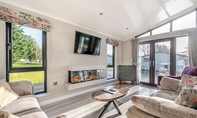 Great Coxwell Ski Chalet | 3 bedroom accommodation in Faringdon