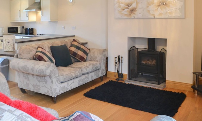 Lockerbie Cottage | 3 bedroom accommodation in Hangingshaw, near Lockerbie