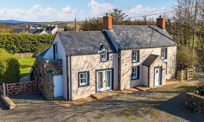Haverfordwest Cottage | 3 bedroom accommodation in St Davids
