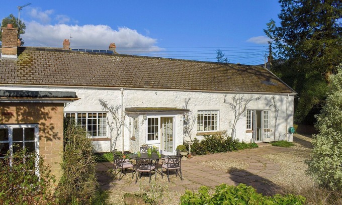 Cornwall Cottage | 3 bedroom accommodation in Milverton, near Taunton