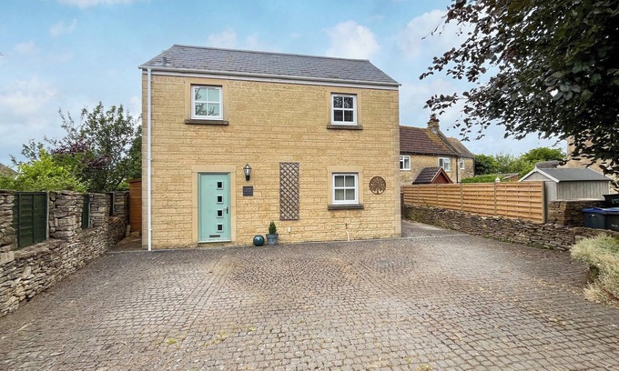 Atworth Cottage | 3 bedroom accommodation in Atworth, Near Melksham