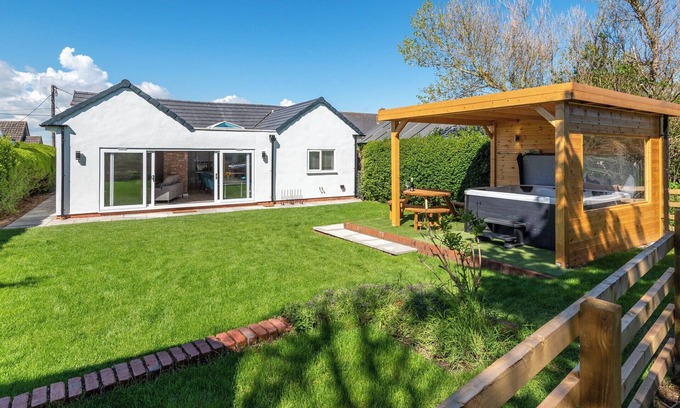 Anderby Creek Cottage | 3 bedroom accommodation in Anderby Creek, near Chapel St Leonards