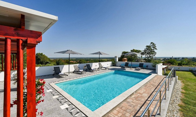 Pitomaca House | 3 bedroom accommodation in Sedlarica