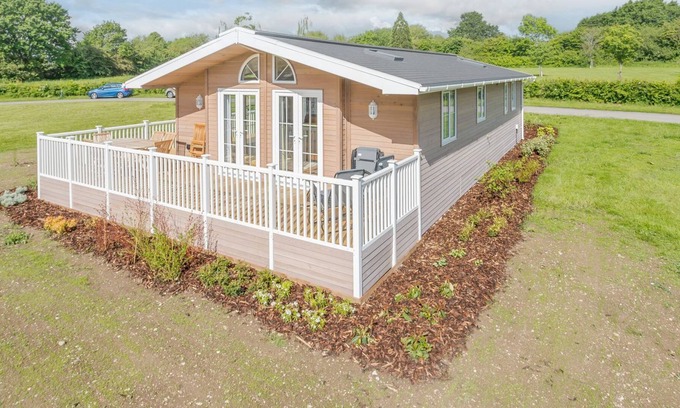 Hundall Cottage | 3 bedroom accommodation in Mercia Marina, Willington