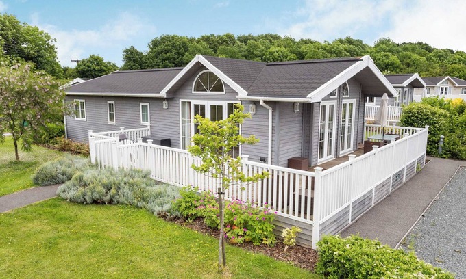 Hundall Cottage | 3 bedroom accommodation in Mercia Marina, Willington