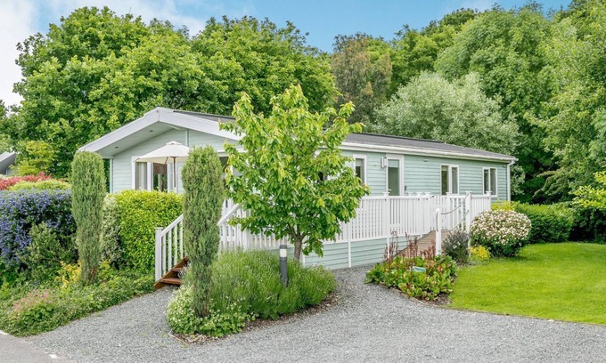Hundall Cottage | 3 bedroom accommodation in Mercia Marina, Willington