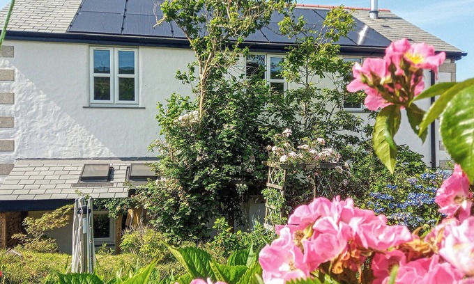 Carnbrea Cottage | 3 bedroom accommodation in Carnkie, near Carn Brea Redruth