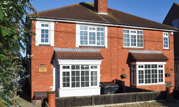 Anderby Creek Cottage | 3 bedroom accommodation in Anderby Creek, near Skegness