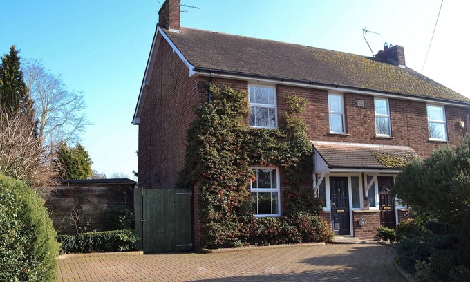 Offord Cluny Cottage | 3 bedroom accommodation in Offord D&rsquo;Arcy, near Godmanchester