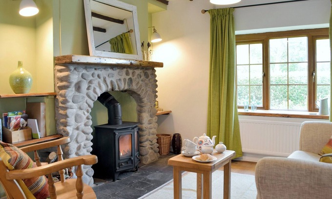 Llanrhidian Higher Cottage | 3 bedroom accommodation in Penclawdd, near Swansea