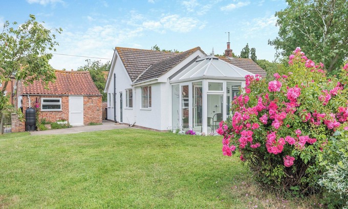 Alford Cottage | 3 bedroom accommodation in Sloothby, near Alford