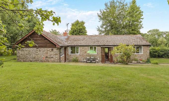 Kington Cottage | 3 bedroom accommodation in Kingswood, near Kington