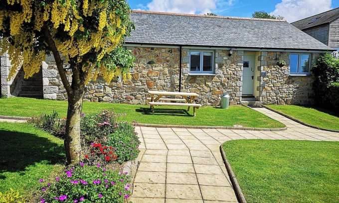 Redruth Cottage | 3 bedroom accommodation in Mawla, near Porthtowan