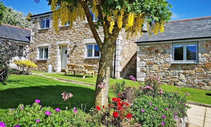 Redruth Cottage | 3 bedroom accommodation in Mawla, near Porthtowan