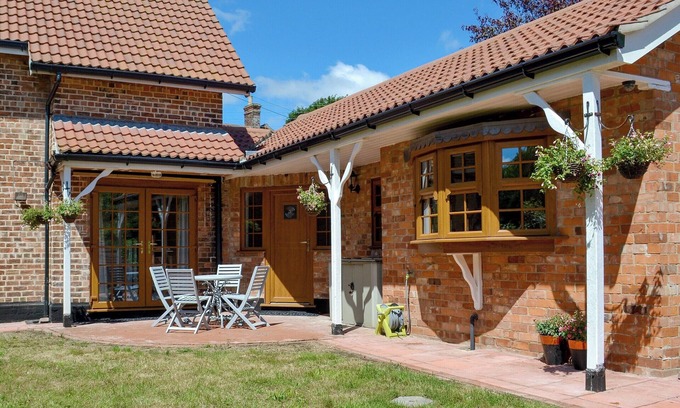Spilsby Cottage | 3 bedroom accommodation in Welton-le-Marsh, near Spilsby