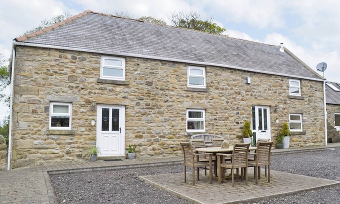 Stanley Cottage | 3 bedroom accommodation in Tantobie, Stanley
