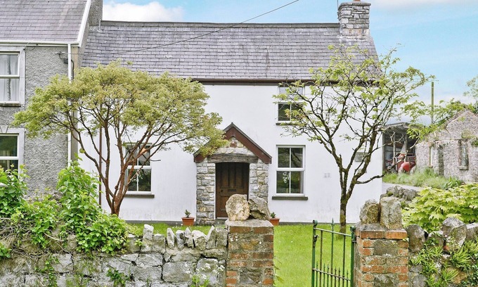 Bishopston Cottage | 3 bedroom accommodation in Murton, near Swansea