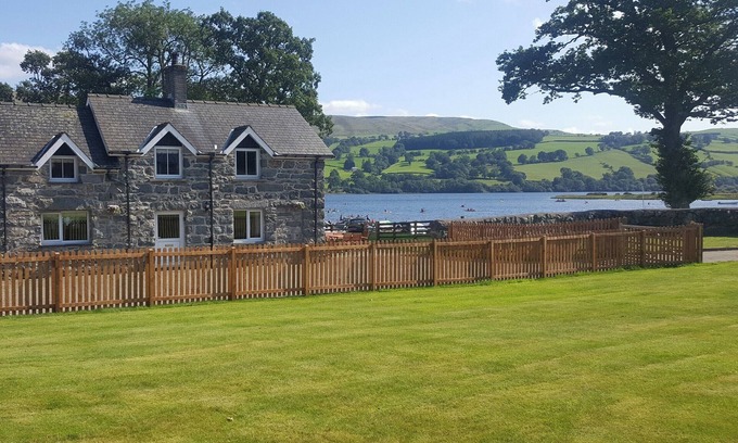 Llanuwchllyn Cottage | 3 bedroom accommodation in Bala