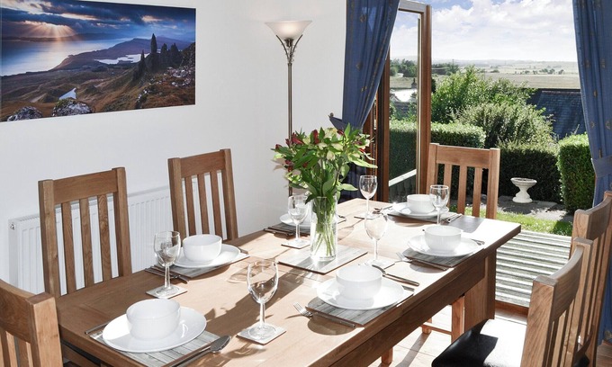 Elgin Cottage | 3 bedroom accommodation in Lhanbryde, near Elgin