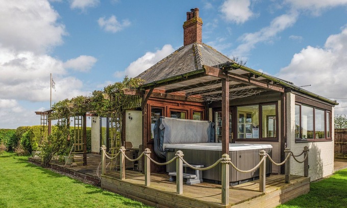 Long Riston Cottage | 3 bedroom accommodation in Long Riston, near Beverley