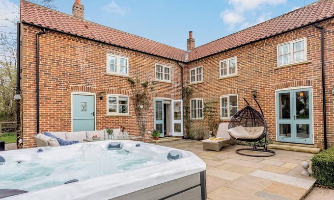 Storwood Cottage | 3 bedroom accommodation in York
