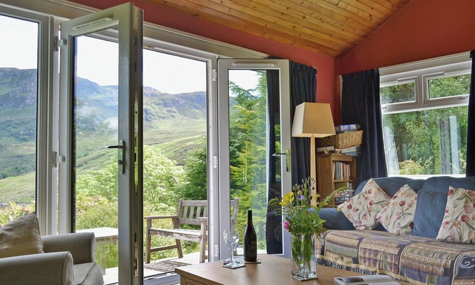 Sallachy Cottage | 3 bedroom accommodation in Allt Na Subh, By Dornie