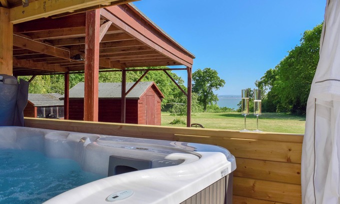 Ryde Cottage | 3 bedroom accommodation in Wootton, near Ryde