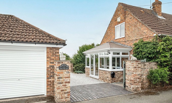 Huggate Cottage | 3 bedroom accommodation in Huggate, near York