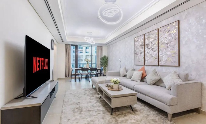 Jumeirah Lake Towers Apartment | 3 Bedroom Lake View Apartment