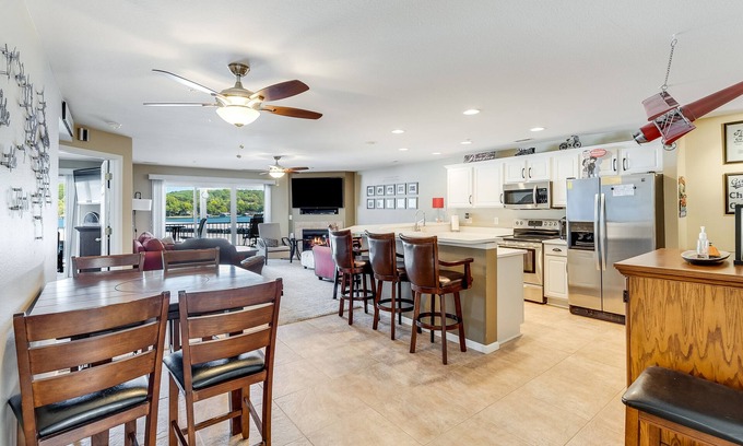 Camdenton Condo | 3 Bedroom - All King Beds - Executive Lakefront, 12'x32' boat slip available